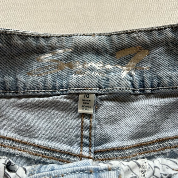 EUC Seven 7 Rainbow Piping Pride Raw Hem Jean Shorts 🌈🌈 (D2) - Picture 8 of 13